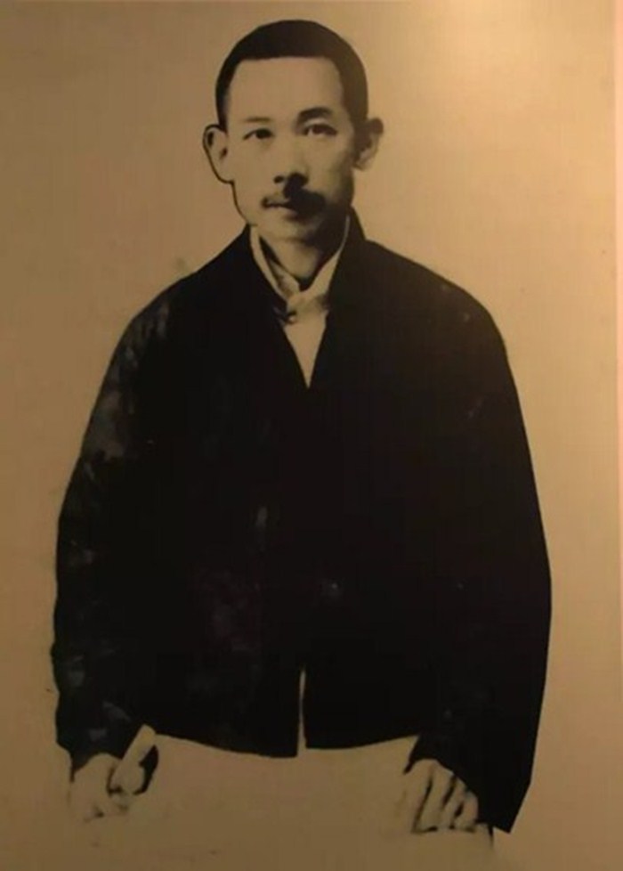 黃嵩齡個人照_副本.jpg