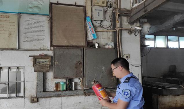 檢查臺城中心屠宰場各項安全制度及滅火器狀況.jpg