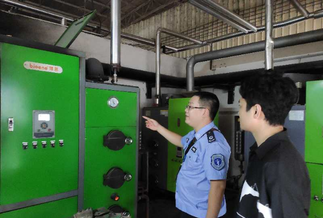 檢查臺城旭升家禽屠宰場鍋爐使用情況.jpg
