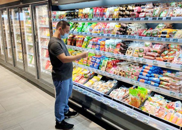 到萬達(dá)廣場嘉榮超市檢查食品安全_副本.jpg