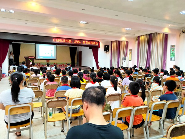 禁毒進(jìn)校園1.jpg