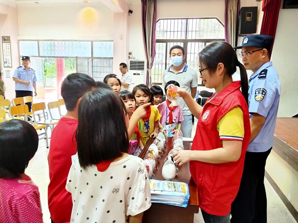 禁毒進(jìn)校園2.jpg