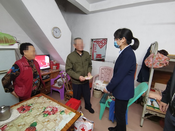廣海鎮(zhèn)開展2021年春節(jié)“送溫暖”慰問活動(dòng)2_副本.jpg