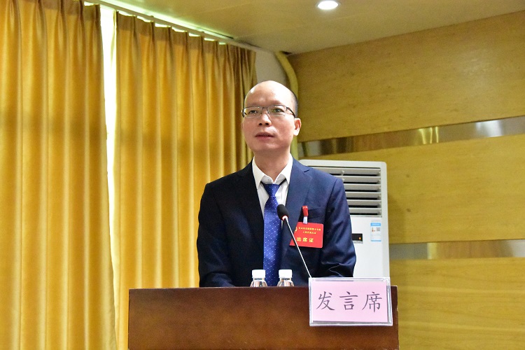 馬健平鎮(zhèn)長(zhǎng)作任職表態(tài)發(fā)言.JPG
