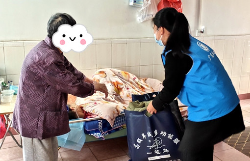 ▲社工探訪陳阿姨.jpg