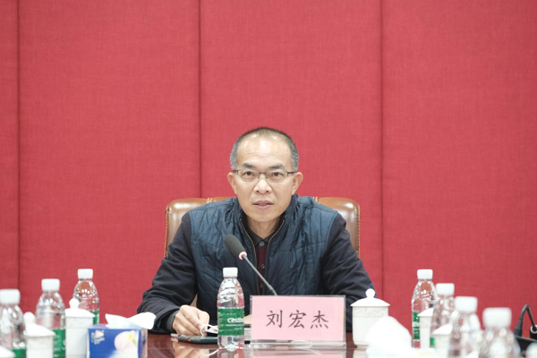 廣海鎮(zhèn)召開黨委（擴(kuò)大）會(huì)議暨全鎮(zhèn)傳達(dá)學(xué)習(xí)貫徹中國共產(chǎn)黨江門市第十四次代表大會(huì)2.png