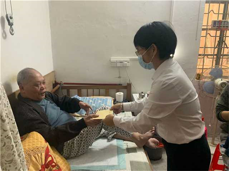 0127陳寶珍慰問退休干部02.jpg