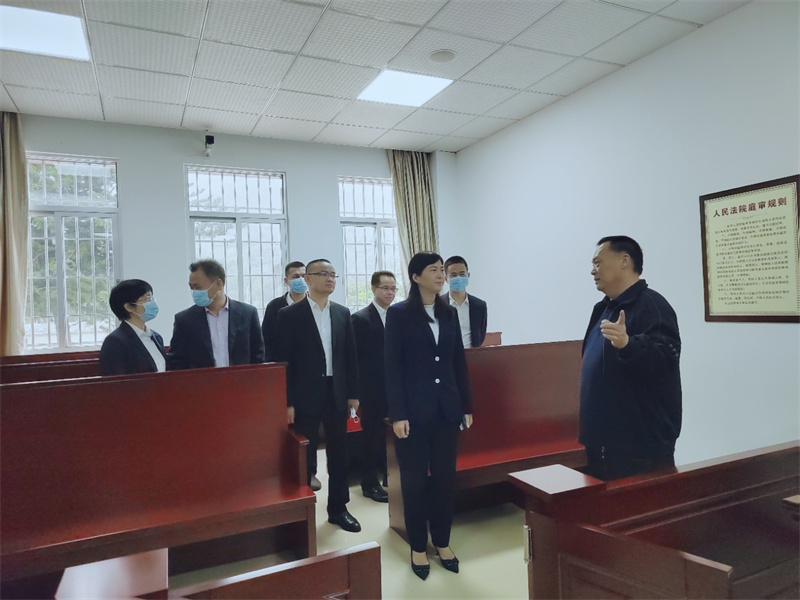 領(lǐng)導(dǎo)班子節(jié)前走訪慰問法院.jpg
