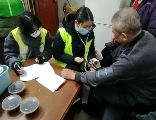 ▲上門送姜湯，并了解長者近期身體健康狀態(tài).jpg