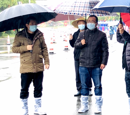 ▲臺城街道主要領導深入一線落實防寒防凍措施.jpg