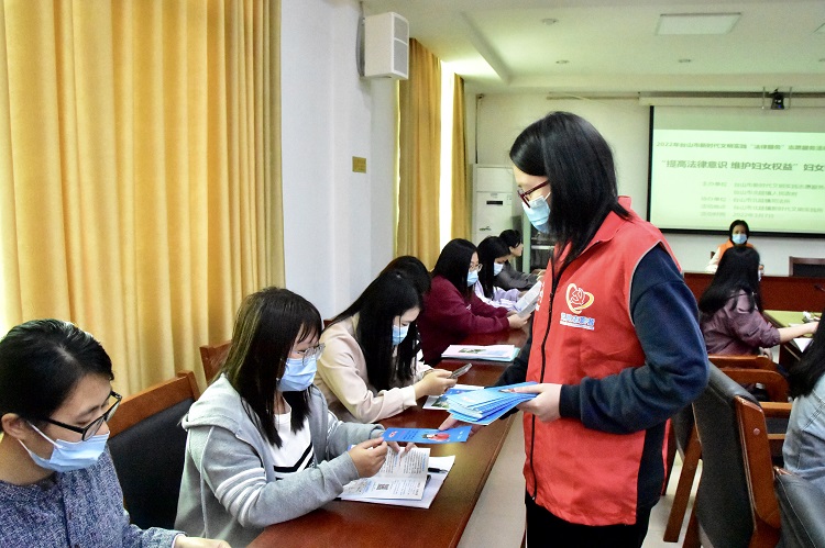 派發(fā)宣傳資料.jpg