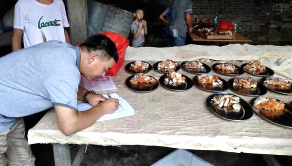 檢查熟食生產(chǎn)2.jpg