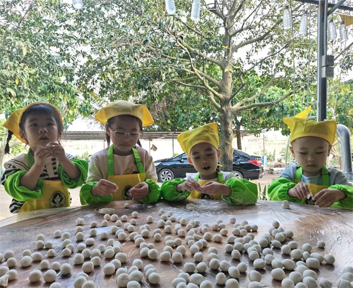 孩子做湯圓.jpg