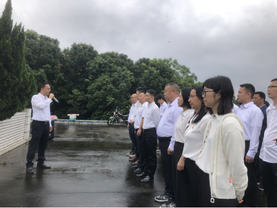市水利系統(tǒng)開(kāi)展“永遠(yuǎn)的豐碑&middot;向英雄致敬”清明祭掃主題黨日活動(dòng)290.png