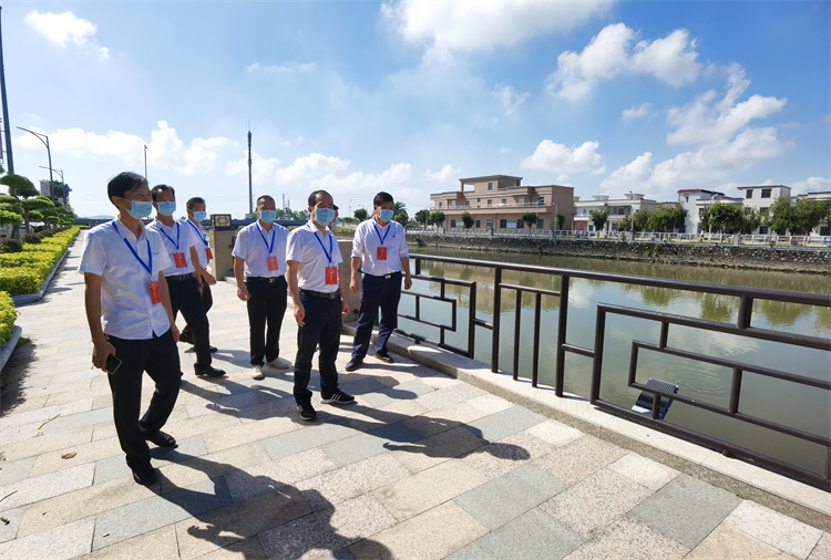 視察一河兩岸燈光提質(zhì)項目.jpg