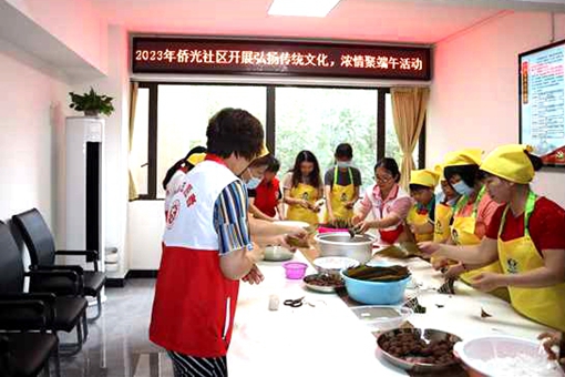 僑光包粽子1.JPG