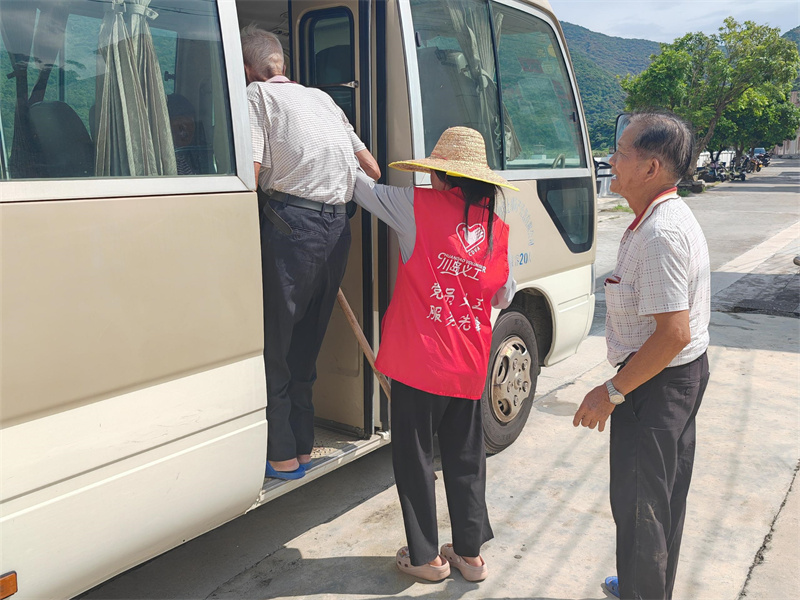 轉(zhuǎn)移群眾2.jpg