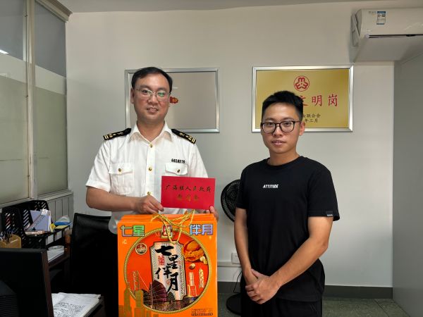 5慰問(wèn)2023年敬業(yè)奉獻(xiàn)“臺(tái)山好人”張春曉.jpg