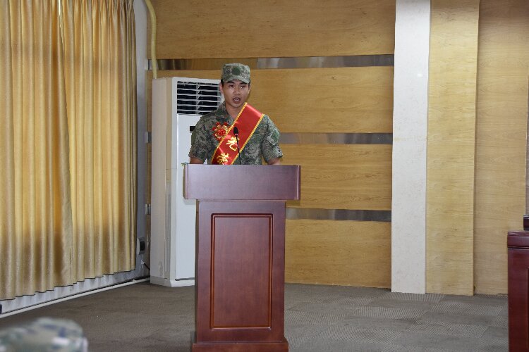 2.入伍新兵代表潘國圣發(fā)言.JPG