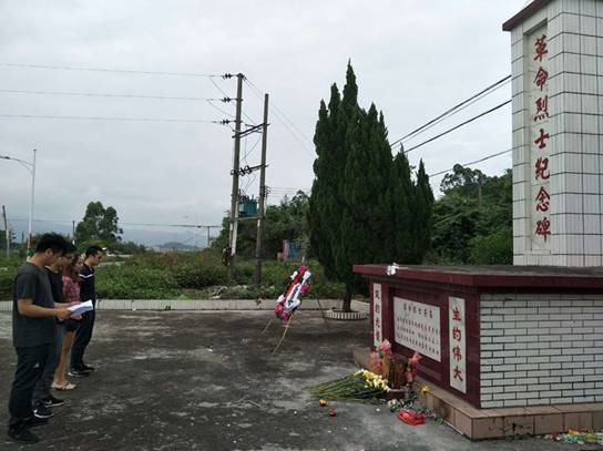共青團(tuán)掃墓6666.jpg